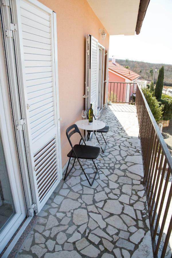 Apartman Matea Malinska Exterior foto