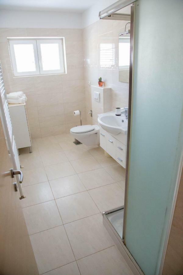 Apartman Matea Malinska Exterior foto